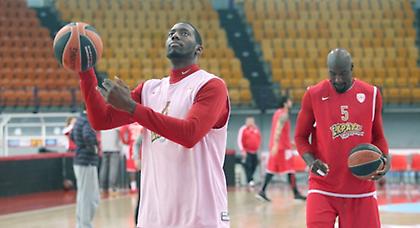 Γιορτάζουν οι «πύργοι» του Ολυμπιακού