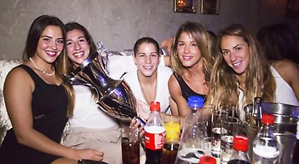 «Γοργόνες» στη… νύχτα (pics)