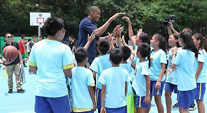 Big in… Ταϊβάν ο Αντετοκούνμπο (pics/videos)