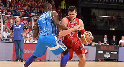 Σοβαρεύτηκε η Αρμάνι!