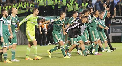 Τους κάνει πλάκα με τον Κουτρουμπή. Με τον Εσιέν τι θα τους κάνει;