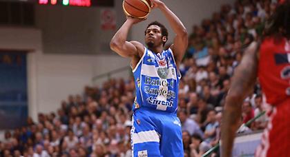 Στο «καναβάτσο» η Αρμάνι!