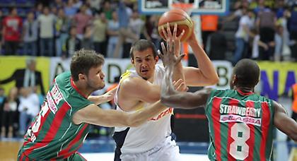 Με την πλάτη στον τοίχο η Φενέρ!