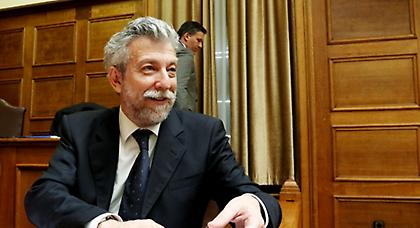 Κάλεσε Π. Αγγελόπουλο και Παπαδόπουλο ο Κοντονής