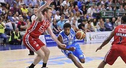 Μεγάλα… ζόρια για την Αρμάνι!