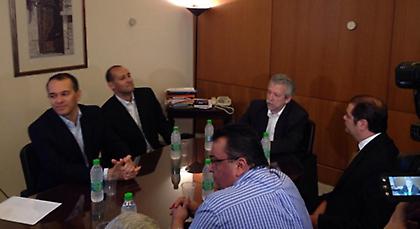 Σε εξέλιξη η συνάντηση κορυφής για τους τελικούς