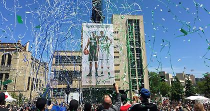 Παρουσίαση και αποθέωση για Γιάννη και Μπακς (pics)