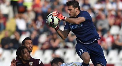 Τέλος στα σενάρια για Καρνέζη