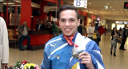 «Σημαιοφόρος και με… ένα δάχτυλο»