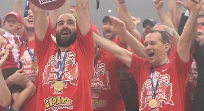 Η στιγμή της απονομής στον Ολυμπιακό (WEB TV)