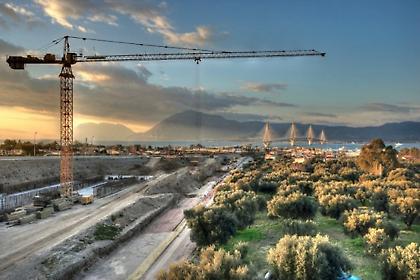 Μία γέφυρα έπεσε, μια σύνθετη ετοιμάζεται στο Ρίο της Πάτρας (video)