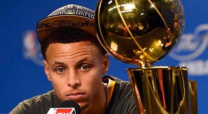 Κοιμήθηκε με την κούπα αγκαλιά ο Κάρι (pic)