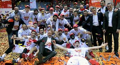 Έσπασε με «σκούπα» την παντοκρατορία!