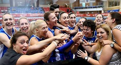 Στέλλα… κυρίες!