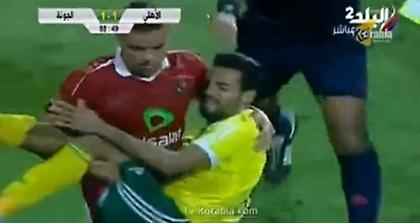 Τον πήρε και τον σήκωσε (video)