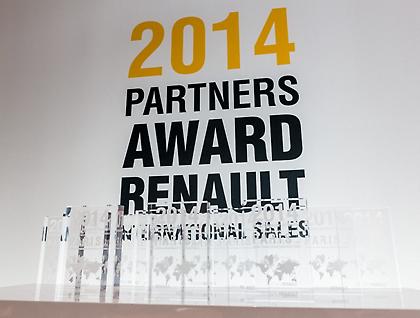 Βράβευση της Renault στον Ελληνα εισαγωγέα