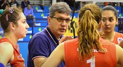 Συνεχίζει με Ιβάνοβιτς