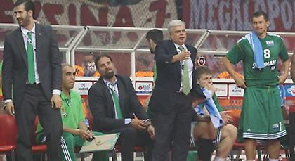 Κλείνει προπονητή, κράτησε Γκιστ