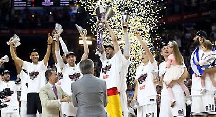 Η σημαία της Ρεάλ στον ιστό της!