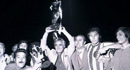 Νιώθεις πως κυκλοφορεί ακόμη ανάμεσά μας...