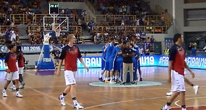 Είσοδος με συρτάκι κι αποθέωση (Web TV)