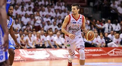 «Τελειώνει» του Τσιντσαρίνι στην Αρμάνι