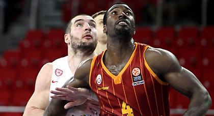 «Καμία επαφή της Αρμάνι με τον Γιανγκ»