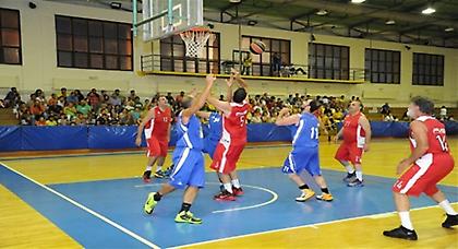 Οι παλαίμαχοι του Ολυμπιακού στη Σύρο (pics+vid)