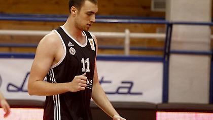 Σιγή για Μιλουτίνοφ