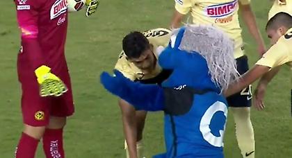 Η μασκότ που επιβάλλει τον νόμο και την τάξη (video)