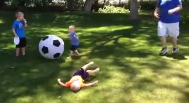 Εξολοθρευτής-πατέρας (video)