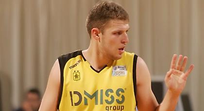 Δεν έχει διακοπές για τον Βεζένκοφ (video)