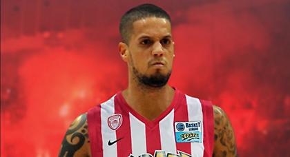 «Ερυθρόλευκος» ο Χάκετ!