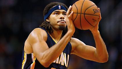 Από τα... μαχαιρώματα στο πλευρό του Αντετοκούνμπο