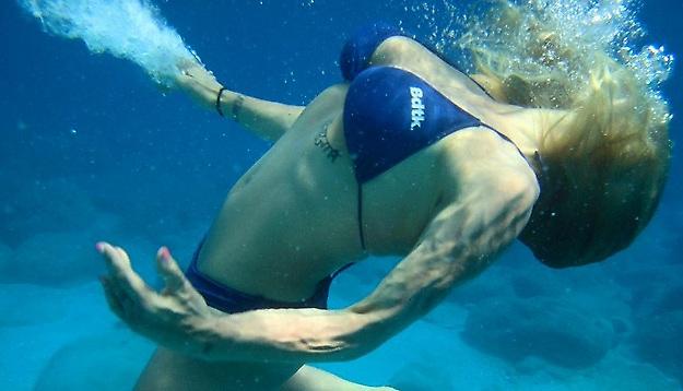 Η Πηνελόπη Αναστασοπούλου ανεβάζει τη θερμοκρασία στα ύψη...