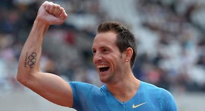 Λείπει ο Φιλιππίδης, «πετάει» ο Λαβιλενί