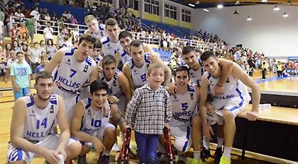 Η συγκινητική αφιέρωση των παικτών της Εθνικής Εφήβων (video)