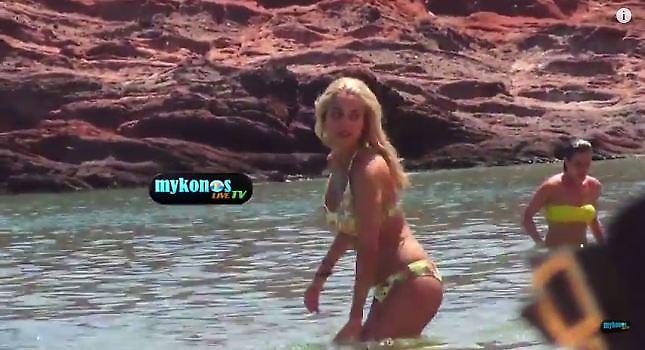 Η Δούκισσα Νομικού με μπικίνι και κορμί σοκολατένιο