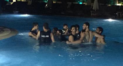 Πάρτι στην πισίνα για τους χρυσούς Έφηβους (video/pic)