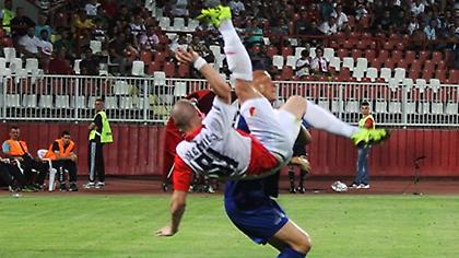 Απίστευτο ανάποδο ψαλίδι (video)