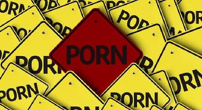 Η Ινδία μπλόκαρε εκατοντάδες sites με πορνό