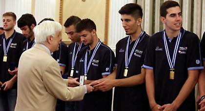 Παυλόπουλος σε Εθνική Εφήβων: «Σας ζητώ συγγνώμη για δύο λόγους»