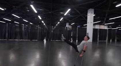 Απίστευτο τρικ ατόμου χωρίς πόδι (video)