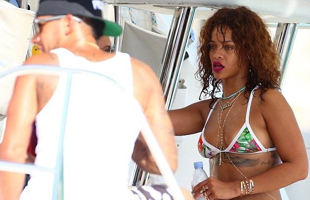 Οι διακοπές της σέξι Rihanna με τον Χάμιλτον (pics)