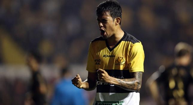 Τον πετυχαίνει… φουριόζο η ΑΕΚ (video)