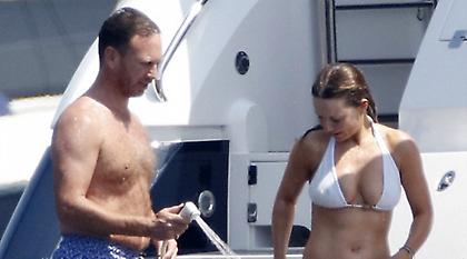 Οι διακοπές του αφεντικού της Red Bull με το Spice Girl (pics)