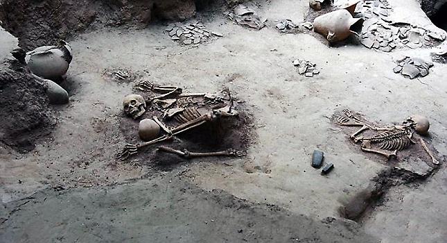 Μητέρα και γιος αγκαλιασμένοι 4.000 χρόνια!