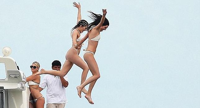 «Ξεσάλωσαν» στο Μεξικό οι μικρές αδερφές της Kim Kardashian