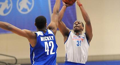 Πήραν Χολμς οι Λέικερς