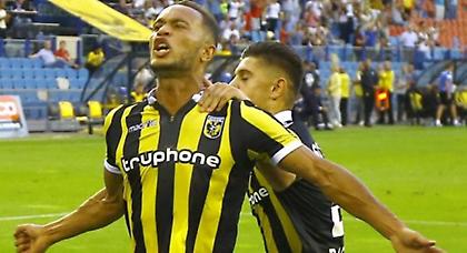 Κορυφή και περιμένει…